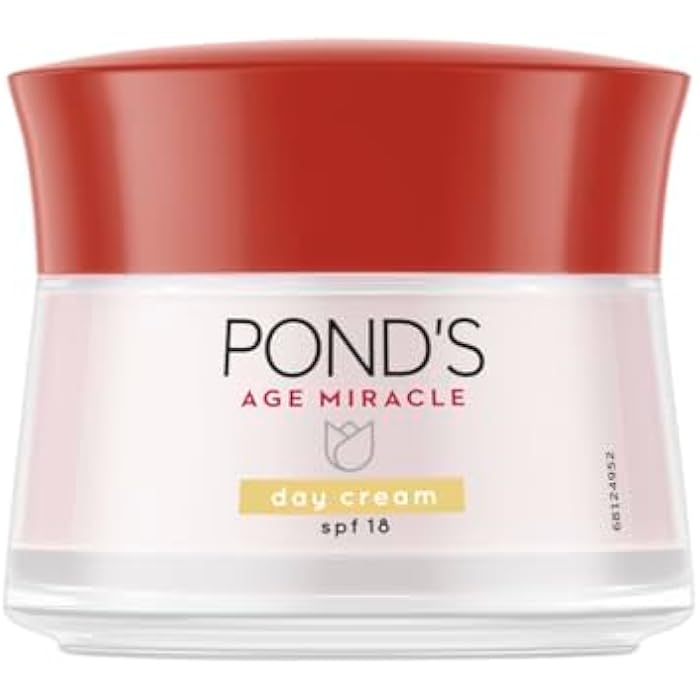 Pond's Day Cream Facial Age Miracle Youthful Glow SPF18 ++ 50g - Image 1